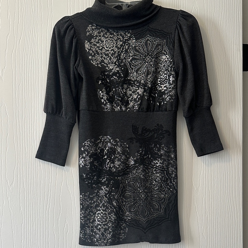 Elegant Grey, Silver, and Black Patterned Sweater